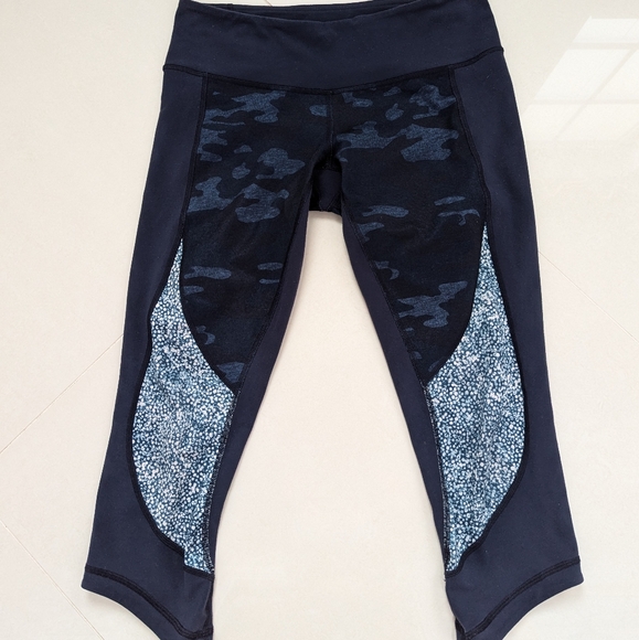 lululemon athletica Pants - LULULEMON 6 WUNDER UNDER capri crop Sashiko Inkwell Navy Blue Camo camouflage